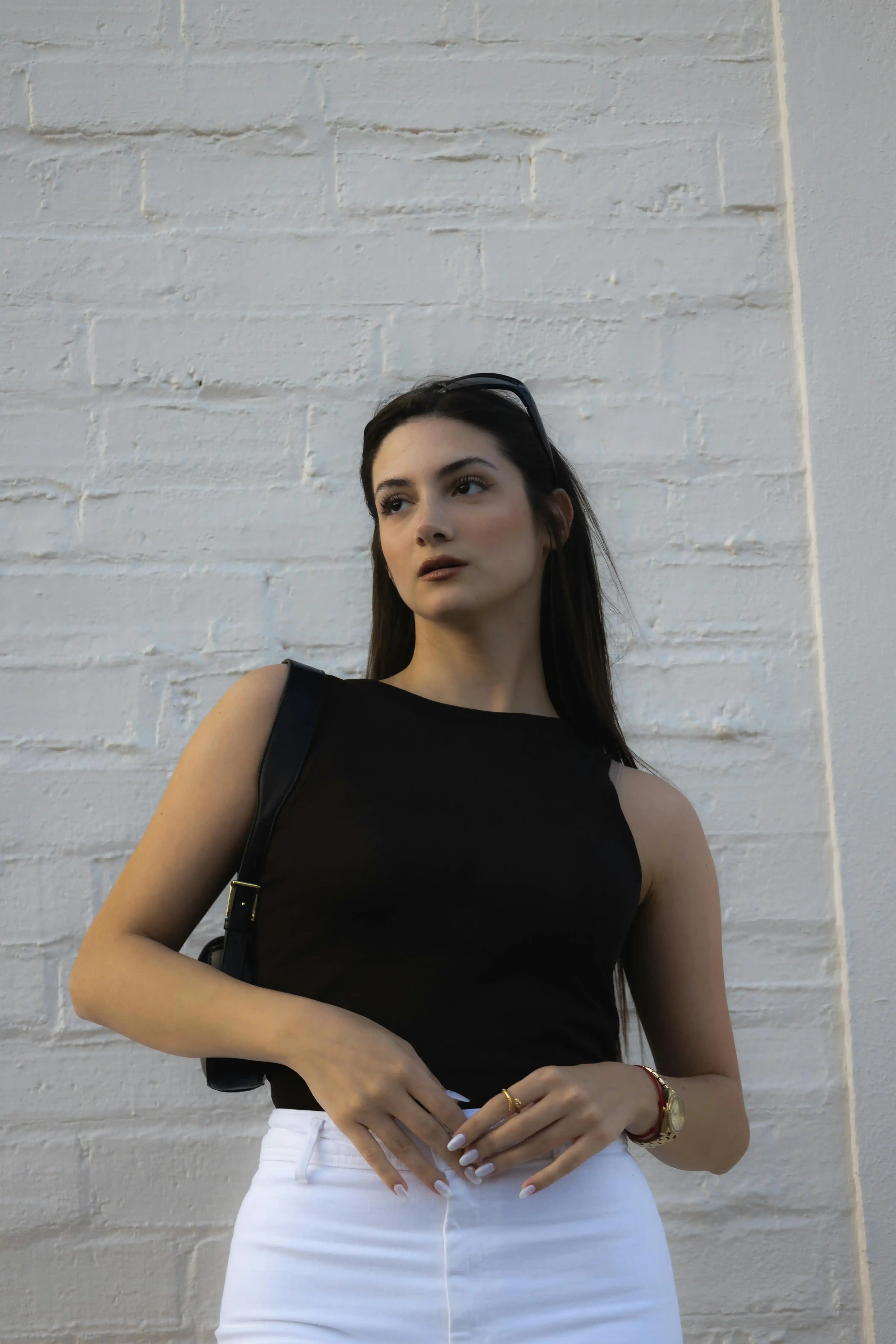 foto-de-modelo-femenino-posando-prenda