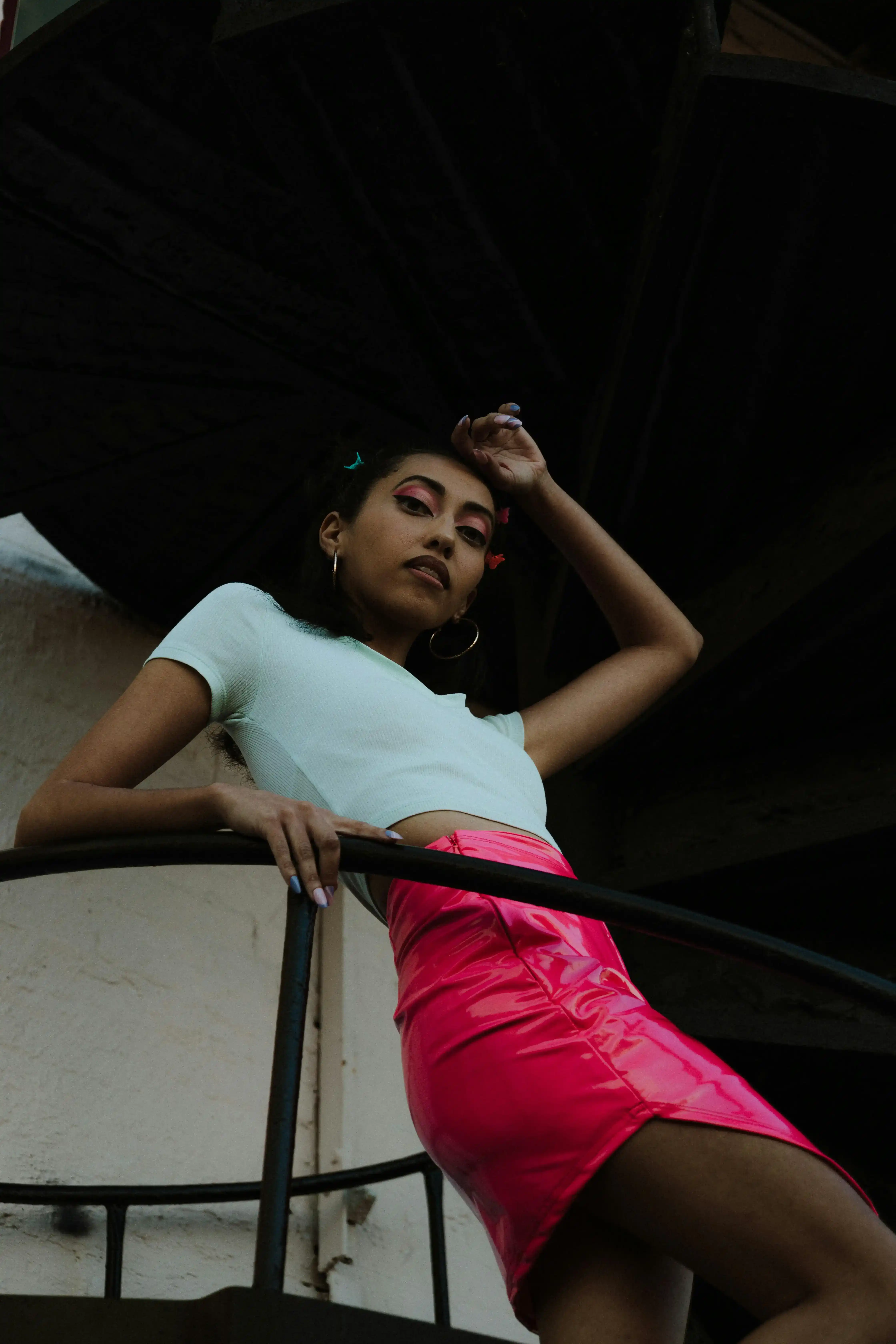 foto-de-modelo-femenino-posando-prenda